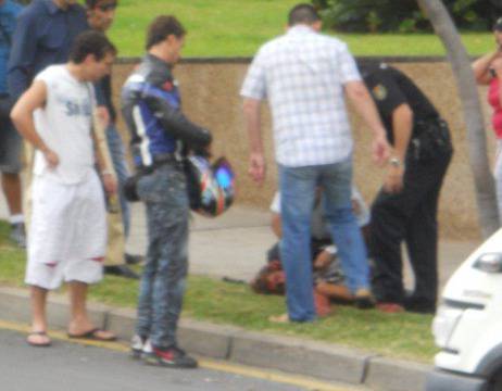 Туристи: Деян Деянов кълцаше врата на жената съвсем спокойно (СНИМКИ)