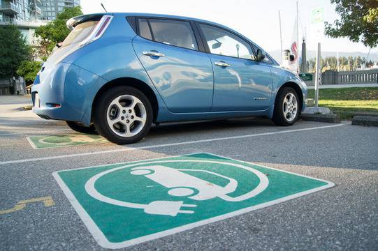 А на Острова кабинетът дава 37 млн. лири за зарядни станции за електромобили