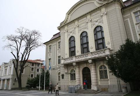 Общински служители под строй на митинг в подкрепа на Бойко