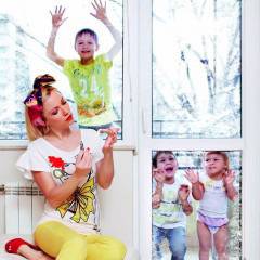 Даниела Колева във фотосесия с 3-те си деца