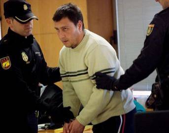 Психарят Деян Деянов кълцал спокойно врата на жена, докато я обезглавил