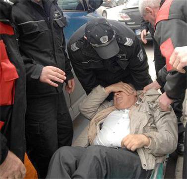 Цар Киро повърна и припадна в съда, изкарват го на носилка