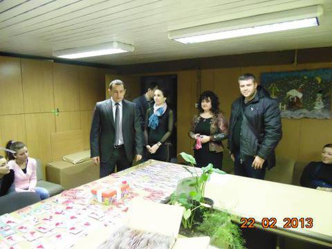 Деца от дом „Олга Скобелева“ подредиха изложба с мартеници