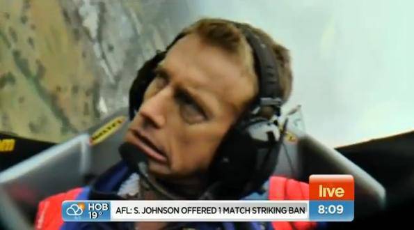 ВИДЕО: Репортер припадна в ефир