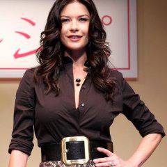 Катрин Зита Джоунс отрече слуховете за раздяла