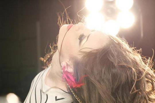 Криста пее със Спенс