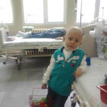 Марти няма още 4 годинки, а се бори с рака. Можем ли да го спасим?