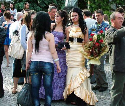 Снахата на Маргарита Попова облича абитуриенти