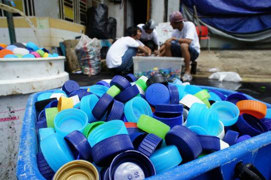 “Ffrash” са мебели, изработени от отпадъци от бивши бездомни деца в Джакарта