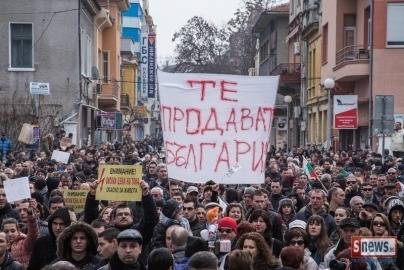 Водачите на протестите от цялата страна се събират в Сливен