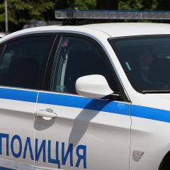 Младеж открадна полицейска кола, катастрофира и загина