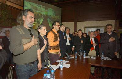 Протестиращите се разделиха на три