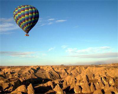 19 туристи загинаха при взрив на балон с горещ въздух в Египет