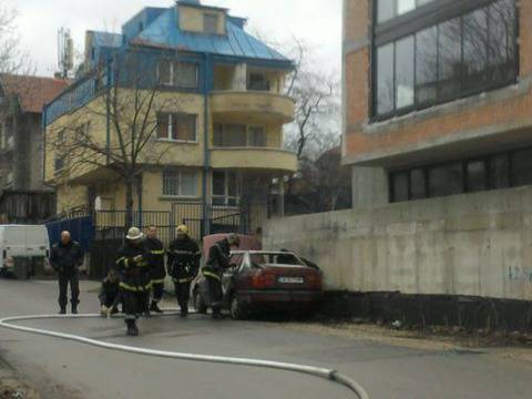 Кола горя в Бояна