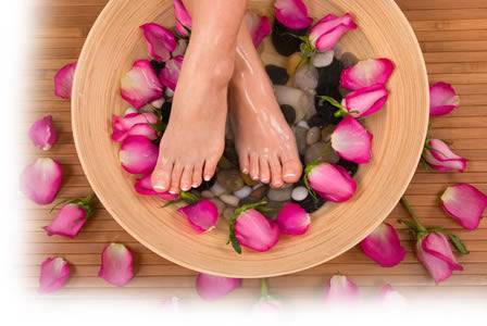 Изгонете гъбичките по ноктите с бабини рецепти