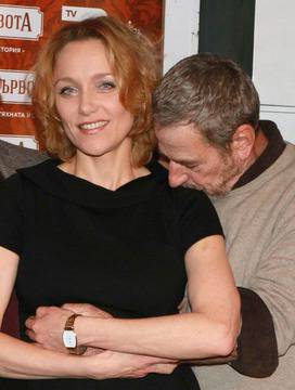 Йосиф Сърчаджиев нежно целуна Койна Русева на предпремиера