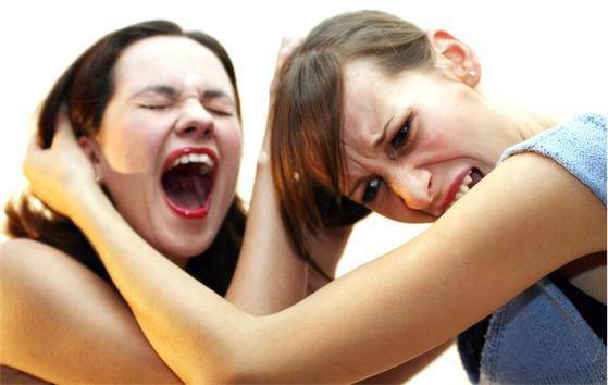 Агресията, която превръща жените в злобни кучки