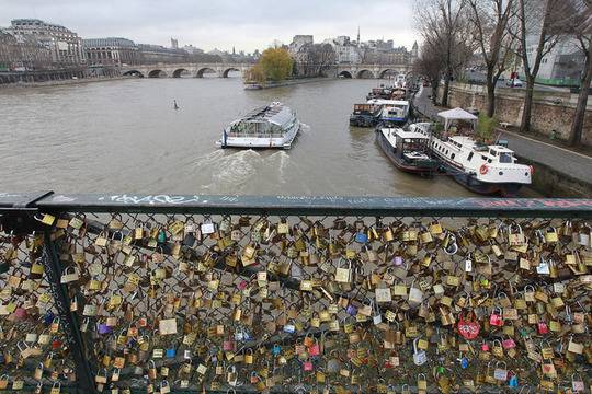 Заключете любовта си с катинар