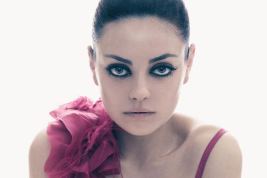 Мила Кунис споделя за различните си очи