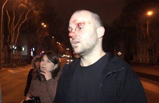 Бият мъж заради плакат срещу ТИМ на протеста във Варна (видео)