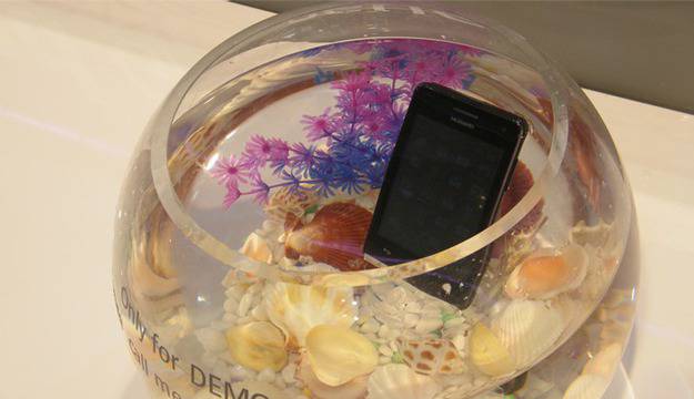 Huawei Ascend G350 е от среден клас