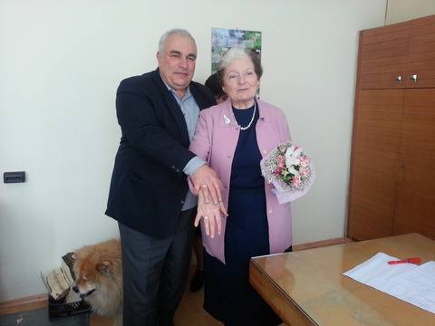 То не пита – история за една стара и една нова любов по български