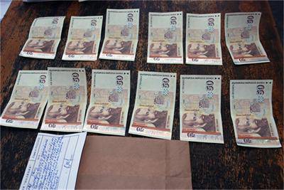 Използват луд да пуска фалшиви пари в обръщение