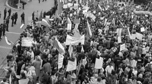 Политикономическо торнадо