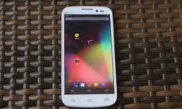 Евтин и мощен смартфон с две SIM карти