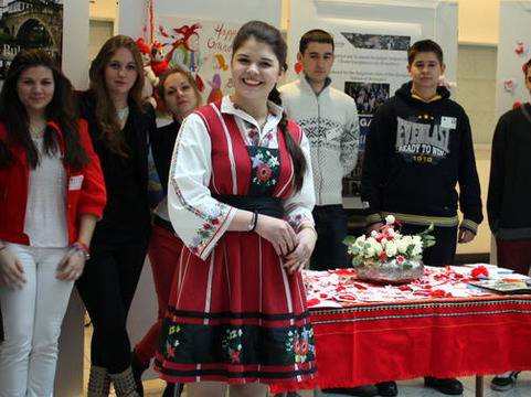 300 закичени с мартеници в Европейския парламент