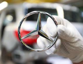 Емблемата на Mercedes ще свети (Видео)