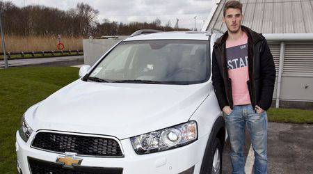 Звездите на „Манчестър юнайтед“ се качиха на шевролети (видео)