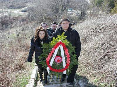 Студенти и преподаватели от УХТ – Пловдив, почетоха паметта на руските воини