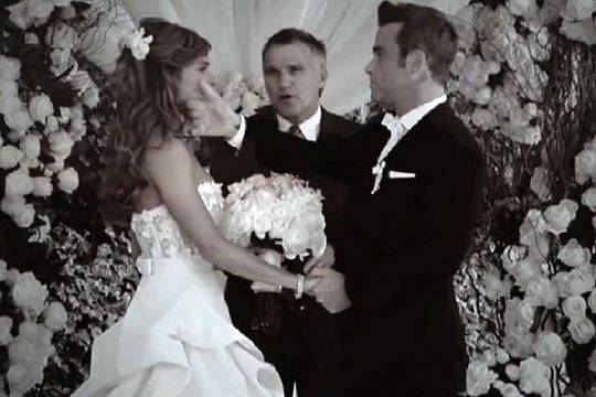 Роби Уилямс показа снимки от сватбата си. Виж ги!