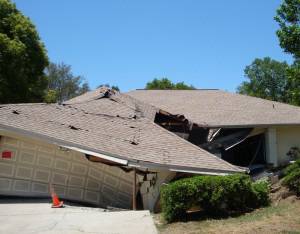 Черна дупка погълна американец в собствения му дом! (ВИДЕО)