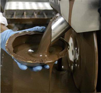 Правят шоколадови десерти с надути балони