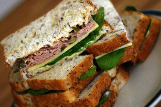 Сандвич с риба тон