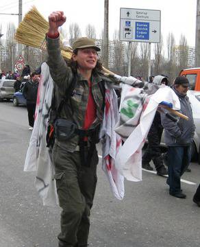 Пламен си тръгна. Кладата остана…