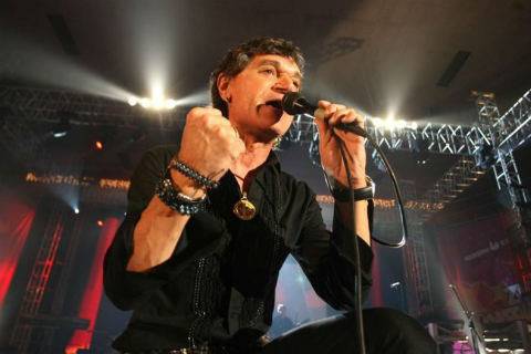 Jasmin Stavros: Чистя тоалетни и мета подове