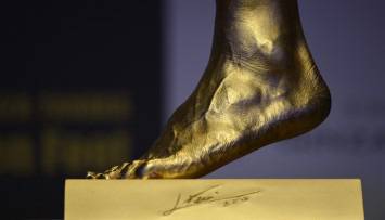 Продават златен крак на Меси за €5 млн. (снимки)