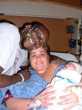 Малко дете изпитва истински ужас от вида на баща си