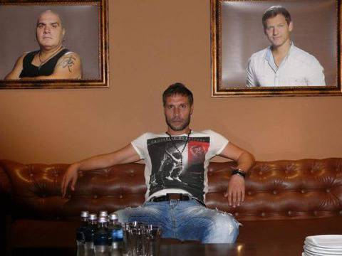 Гласът на „Биг брадър“ Илия Георгиев: Васко поиска да ми го държи и аз му го подадох