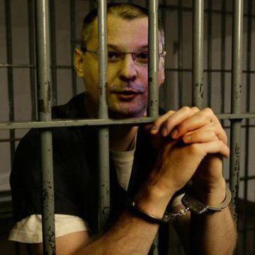 Станишев пие от чашата на победата, а народът го сънува зад решетките