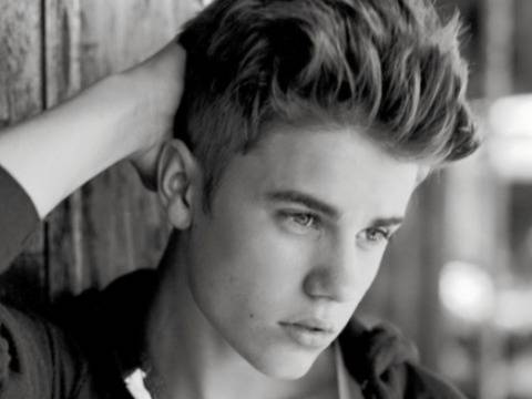 Джъстин Бийбър позира „топлес“ в компанията на Джанис Джоплин. Виж тук!