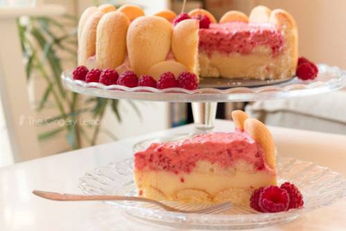 Бишкотена торта с малинов и ванилов крем