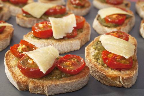 Печени домати с песто