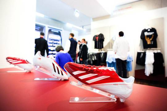 Меси слага нови обувки за дуела с Милан