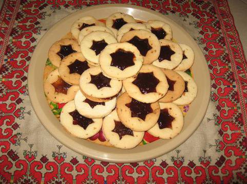 Двойни коледни сладки с конфитюр – Линцер сладки (Linzer cookies)