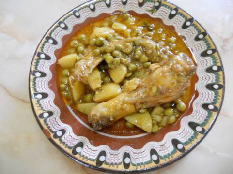 Пилешко с грах и картофи