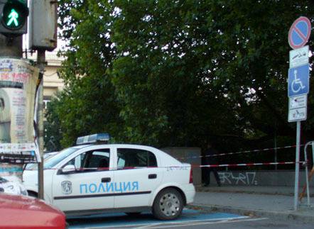 Джигит помете бебешка количка!